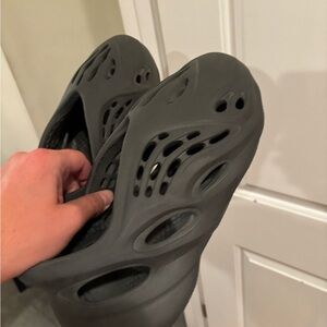 Yeezy Foam Runner Onyx size 11